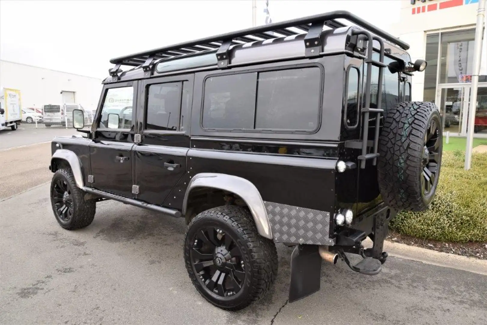 Land Rover Defender 110 2,5 td5 sw se ( 4.000 km na restauratie) Black - 2