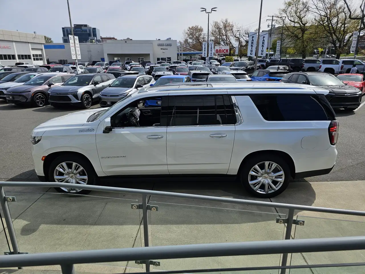Chevrolet Suburban снимка Chevrolet Suburban