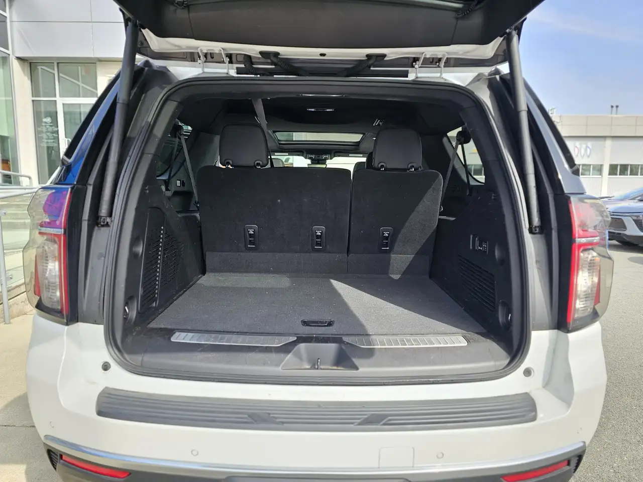 Chevrolet Suburban снимка Chevrolet Suburban