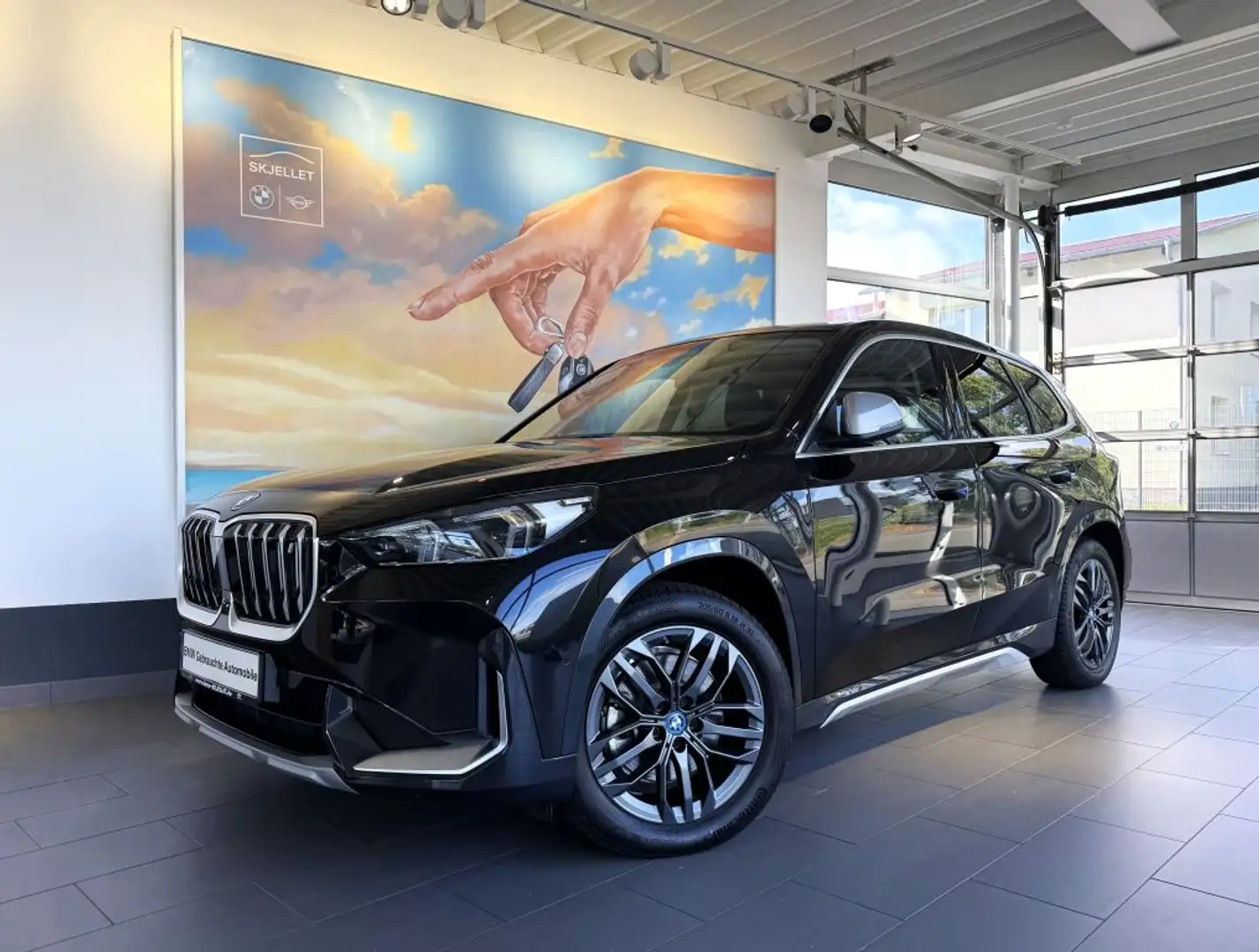 BMW iX1 xDr.30 xLine HUD+KAM+AHK+KOMF+ACC+LEDer+AL+ Schwarz - 1
