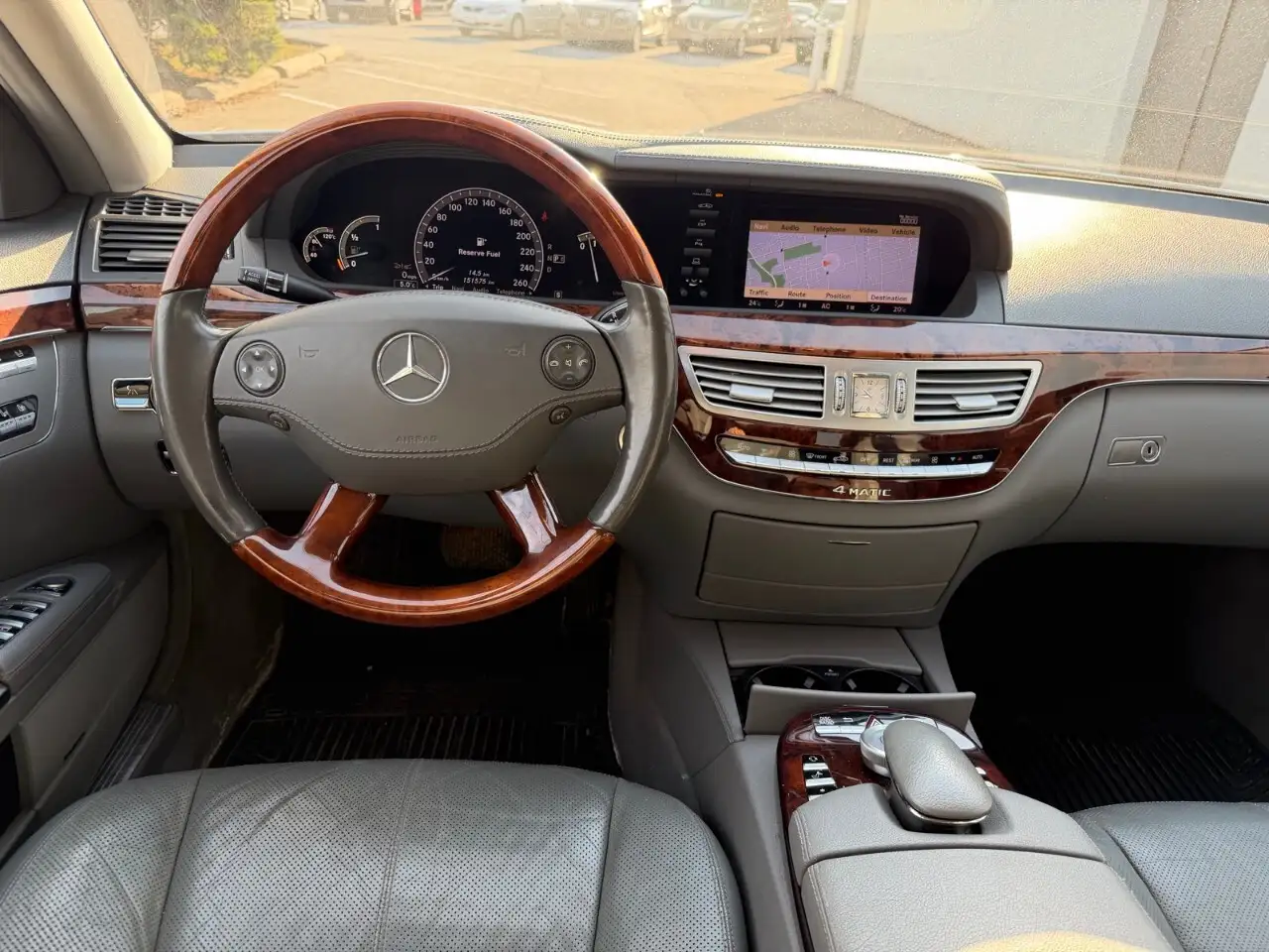 Mercedes-Benz S-Class снимка Mercedes-Benz S-Class