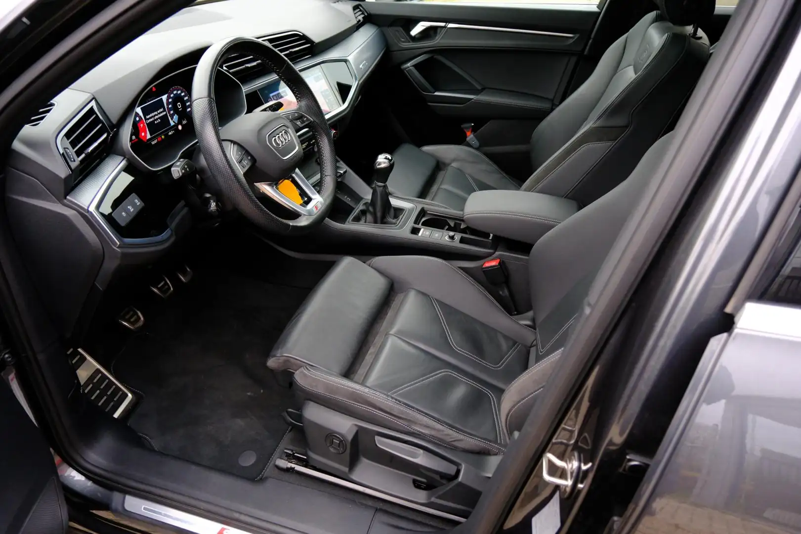 Audi Q3 Sportback 35 TFSI S Edition Pano|Leder|Clima|Virtu Grijs - 2