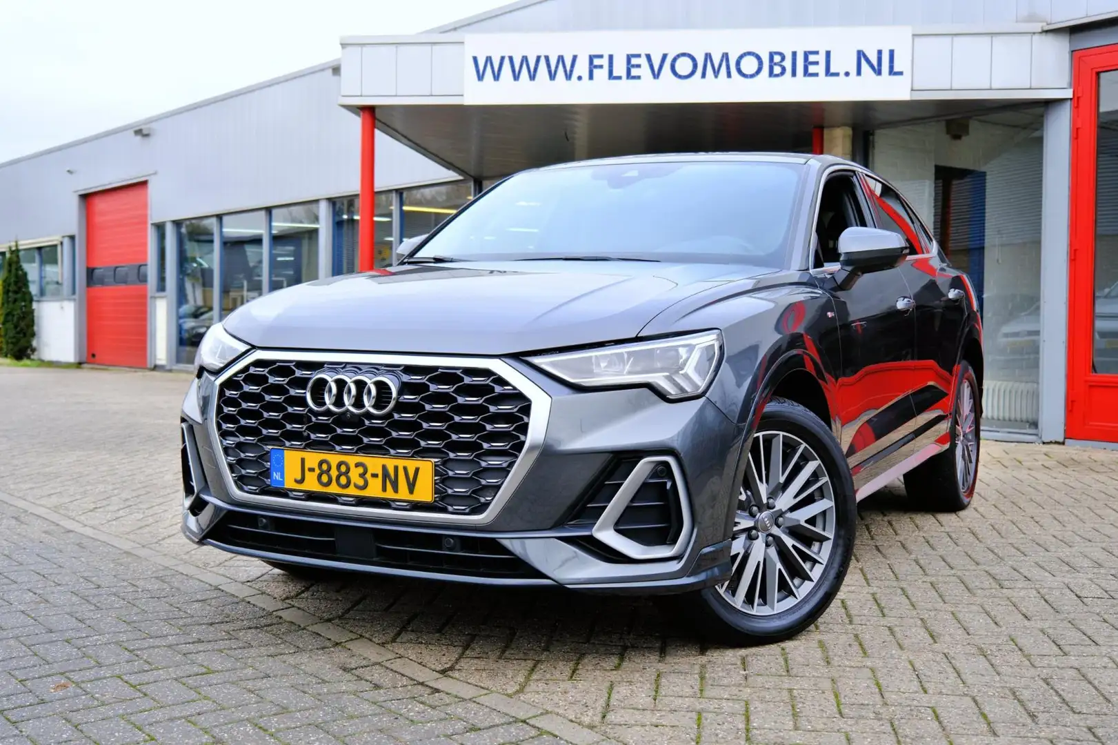 Audi Q3 Sportback 35 TFSI S Edition Pano|Leder|Clima|Virtu Grijs - 1