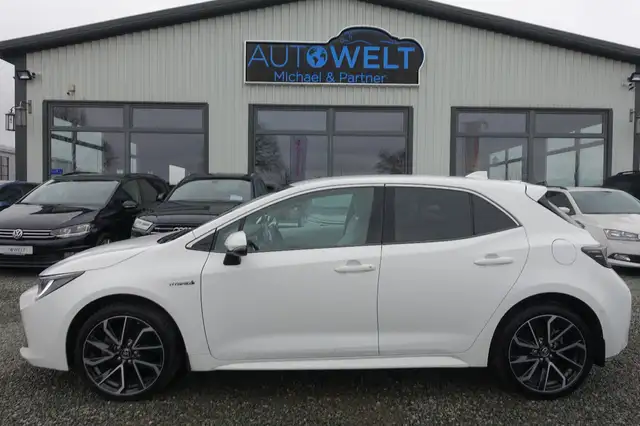 Toyota Corolla 2.0 Hybrid Aut.LED NAV KAM LEDER HEAD'UP