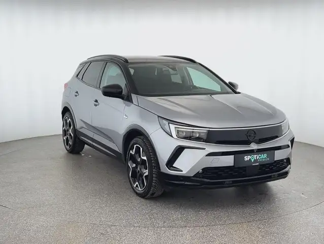 Opel Grandland view 3