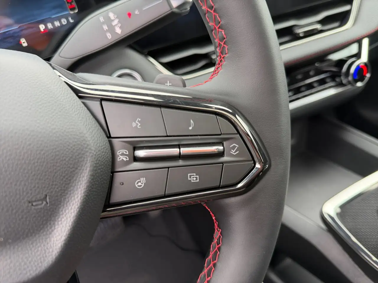 Chevrolet Equinox photo Chevrolet Equinox