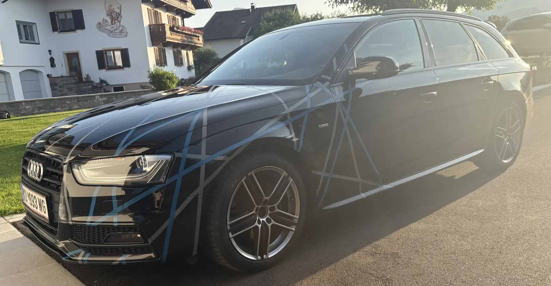 Audi A4 Avant 2,0 TDI S-line Black edition Preis VB - 1