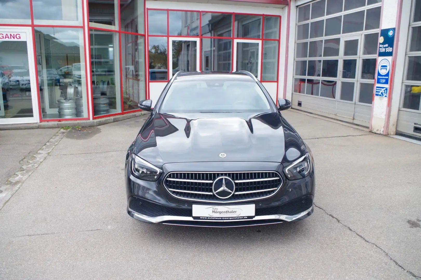Mercedes-Benz E 220 d T-Modell Avantgarde + Interieur, AHK Grau - 2