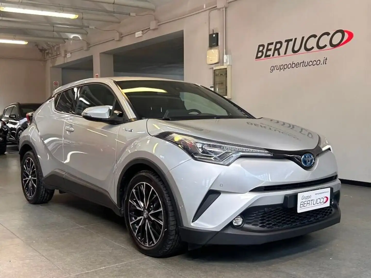 Toyota C-HR 1.8 Hybrid E-CVT Lounge Argento - 1