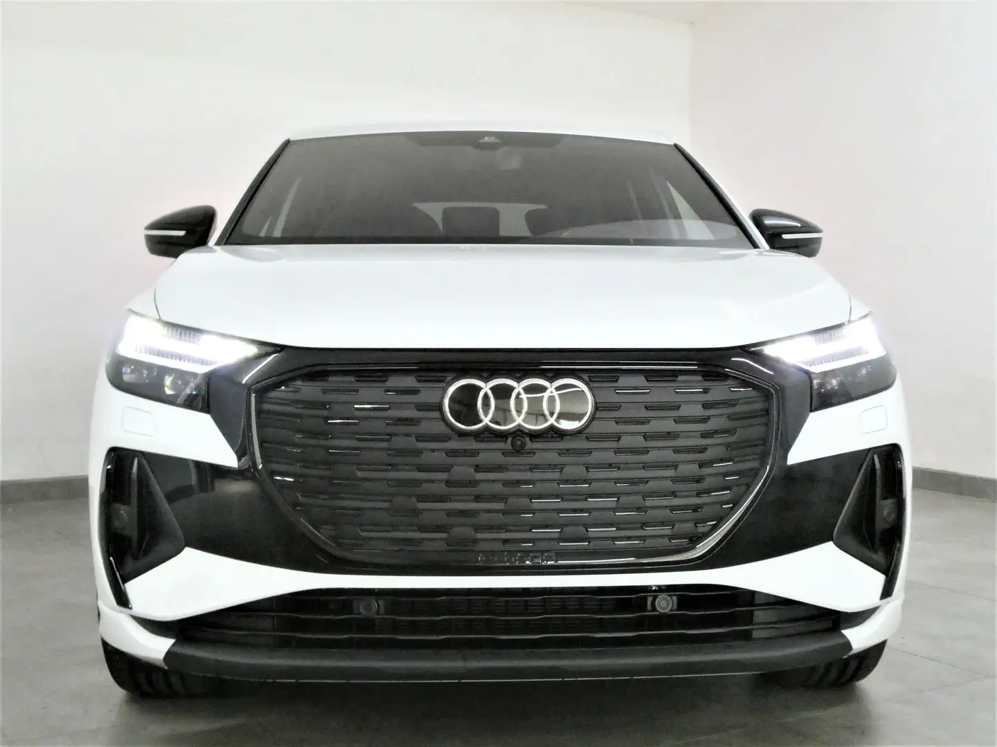 Audi Q4 e-tron Sportback 55 quattro Matrix Navi ACC Ahk App DAB Weiß - 2