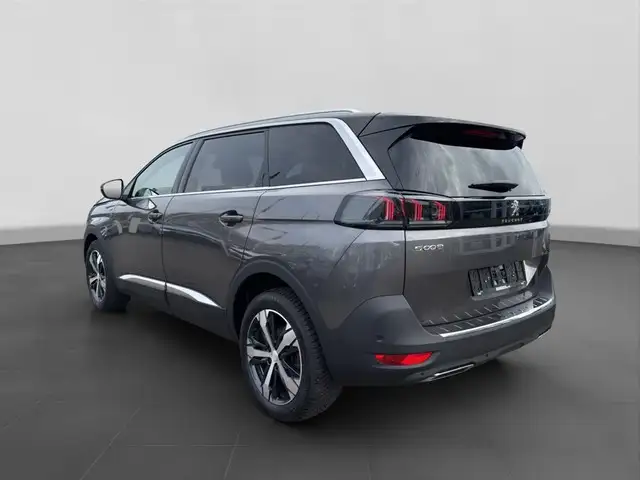 Peugeot 5008 view 3