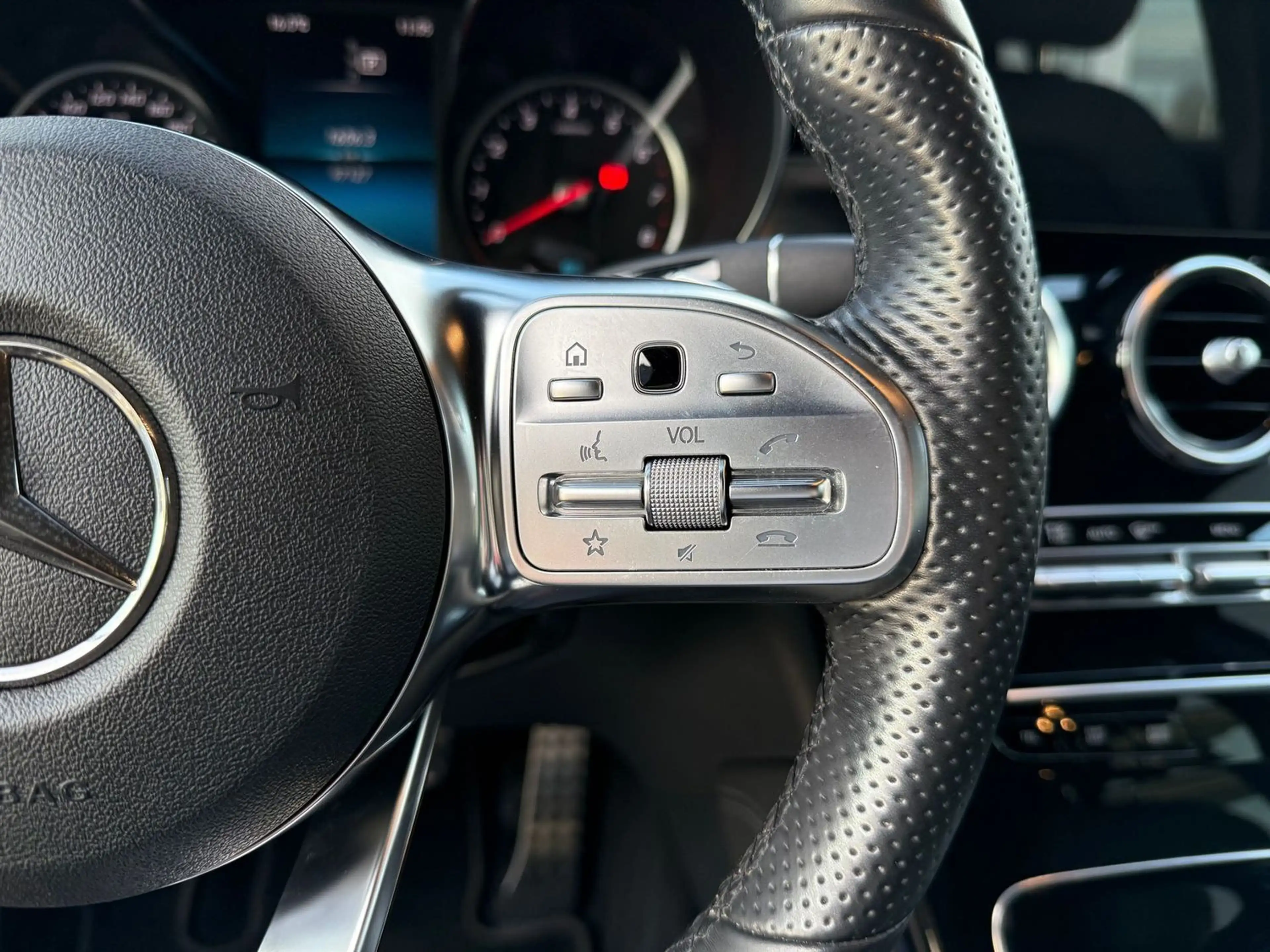 Mercedes-Benz GLC 200 AMG Line ACC LED AHK PDC SHZ el.Heck Kam. — photo 13