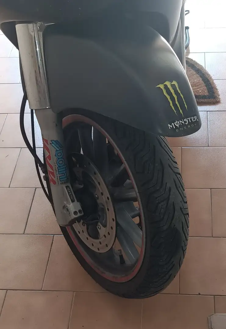 Piaggio Beverly 500 Zwart - 2