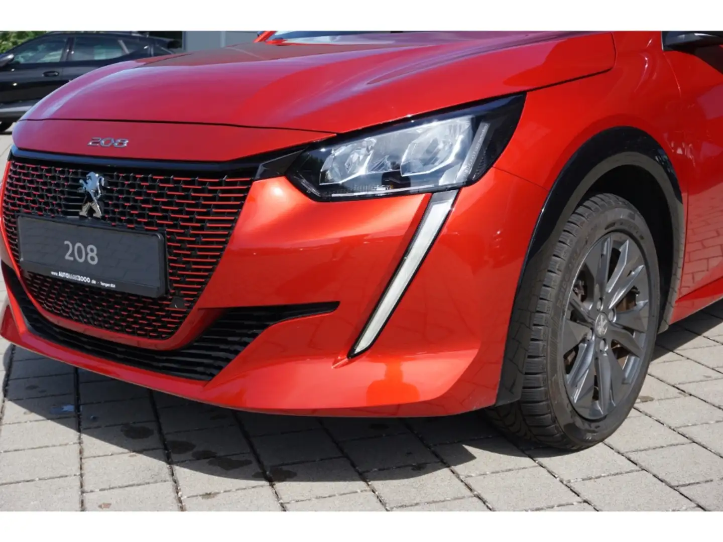 Peugeot 208 Active Pack Elektro 136 Navi LED LM DAB SHZ PDC Rot - 2