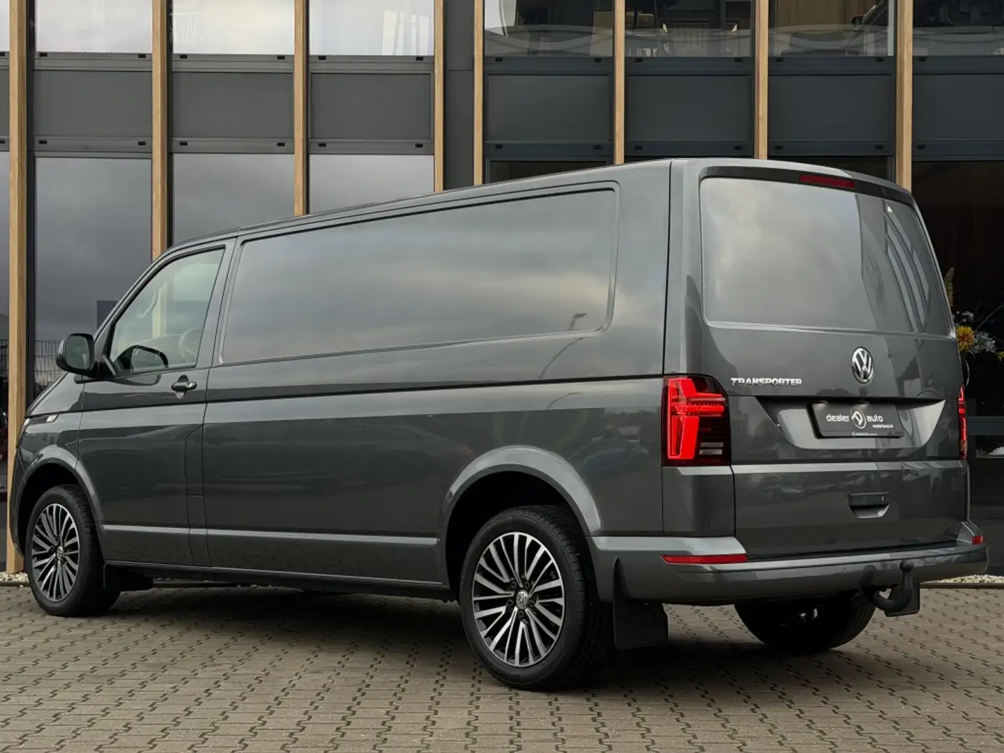 Volkswagen Transporter 2.0 TDI L2H1 150pk Bulli | 3zits | Digitaal Displa Gris - 2