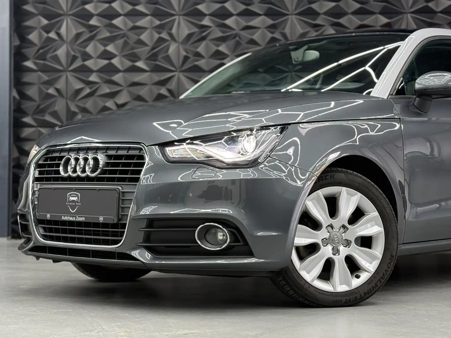 Audi A1 1.4 TFSI Ambition TÜV/MMI/PANO/BI-XEN/SHZ/PDC Ezüst - 1