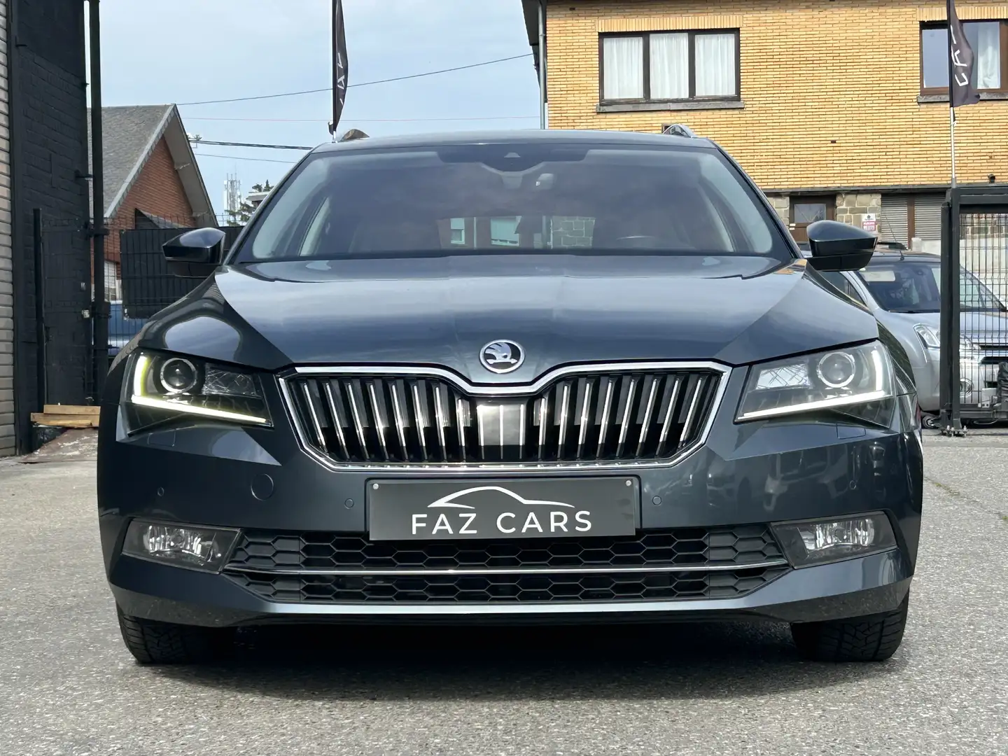Skoda Superb SW 1.6 CR TDi Ambition DSG * LED + CUIR + CAMERA * Gris - 2