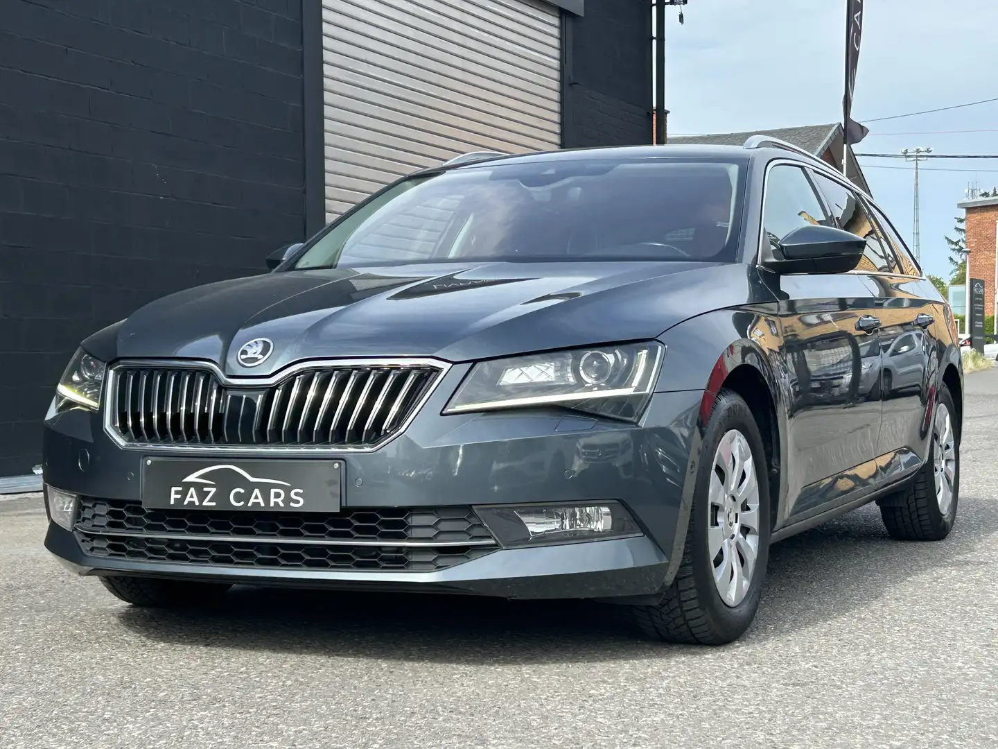 Skoda Superb SW 1.6 CR TDi Ambition DSG * LED + CUIR + CAMERA * Gris - 1