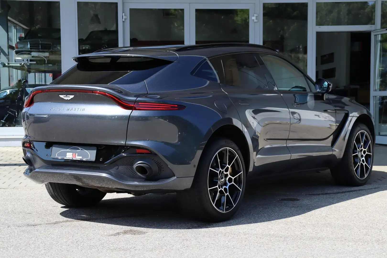 Aston Martin DBX / Traumzustand/19tkm|makellos&vollgarantiert Grau - 2