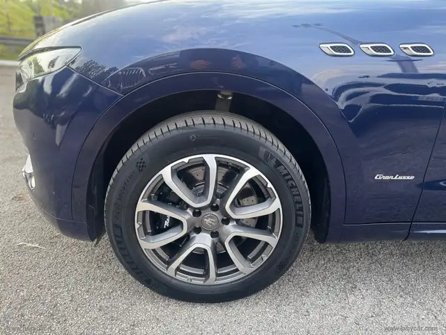 Maserati Levante view 5