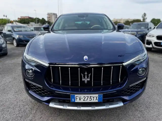 Maserati Levante view 10