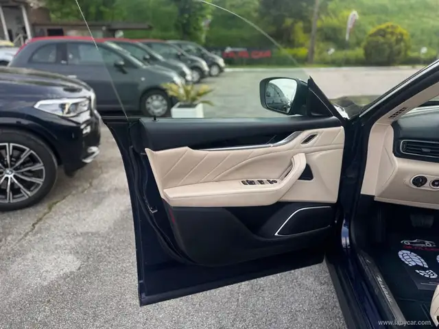 Maserati Levante view 6