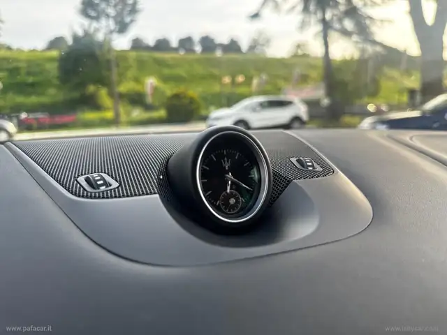 Maserati Levante view 15