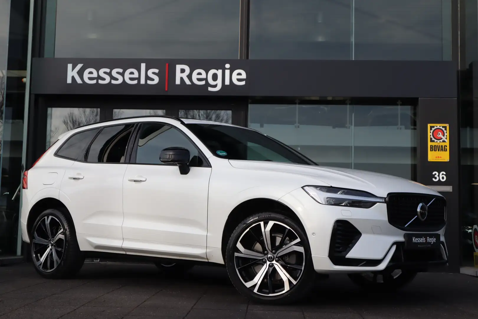 Volvo XC60 2.0 T6 hybrid AWD Plus Dark Pano Memory H&K 360 AC Blanc - 2