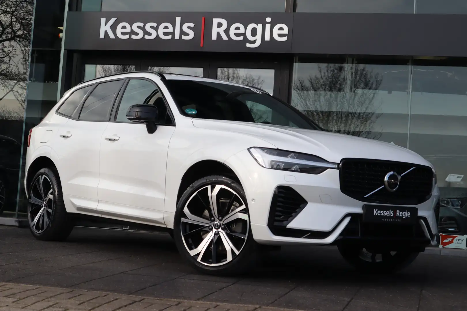 Volvo XC60 2.0 T6 hybrid AWD Plus Dark Pano Memory H&K 360 AC Blanc - 1