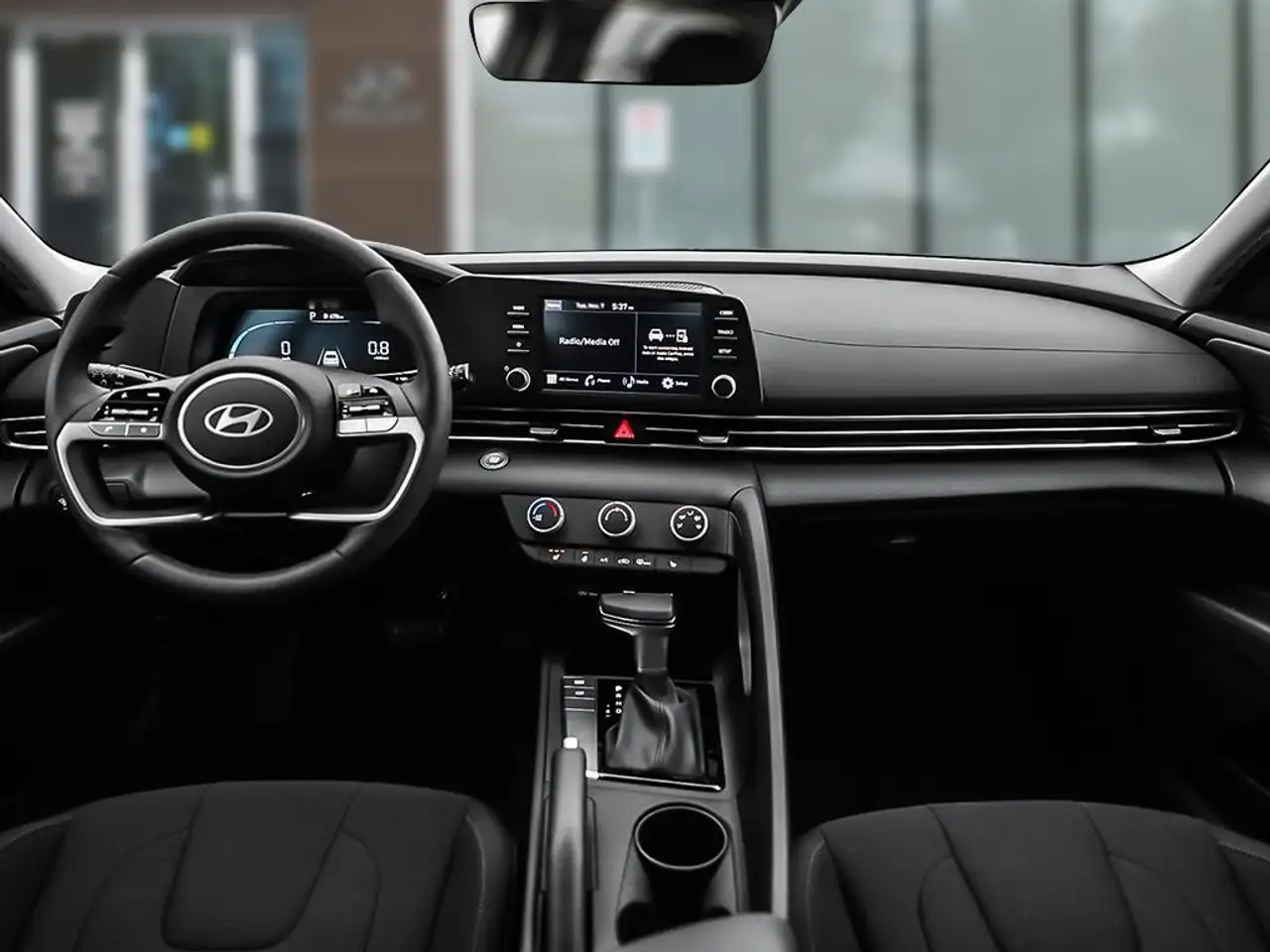 Hyundai ELANTRA photo Hyundai ELANTRA