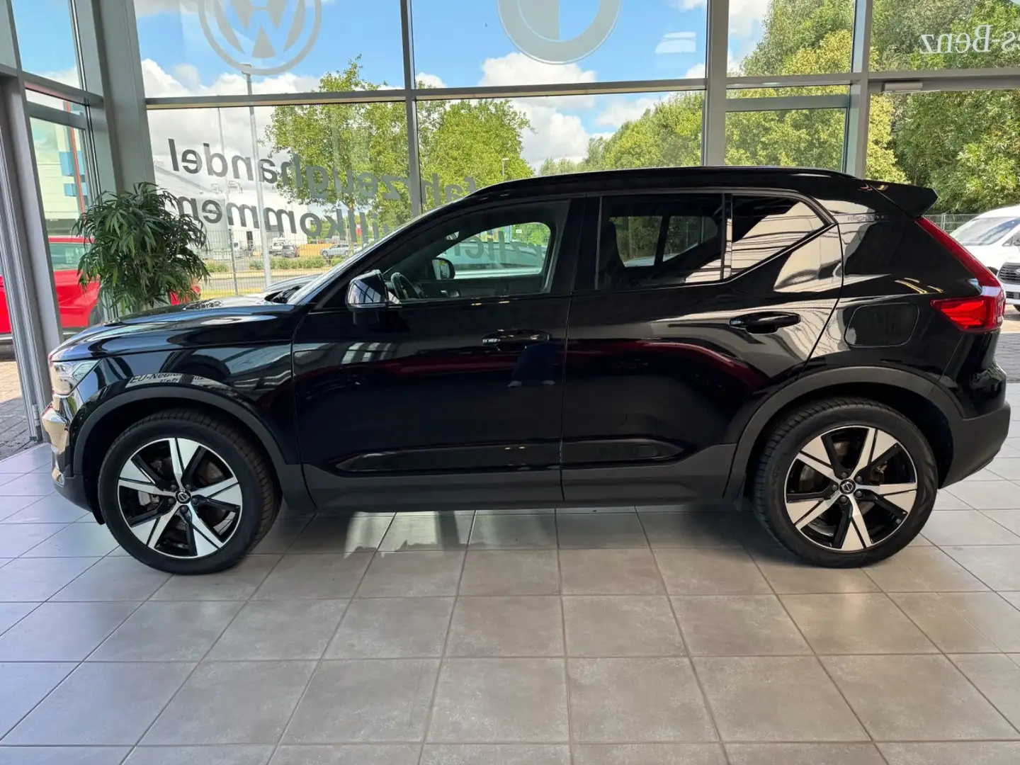Volvo XC40 XC40 R-Design Recharge Pure Electric AWD Schwarz - 2