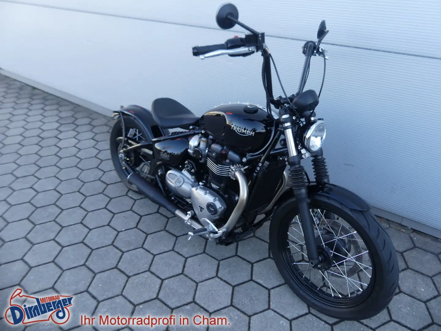 Triumph Bonneville Bobber viel Zubehör + Klappenauspu Černá - 2