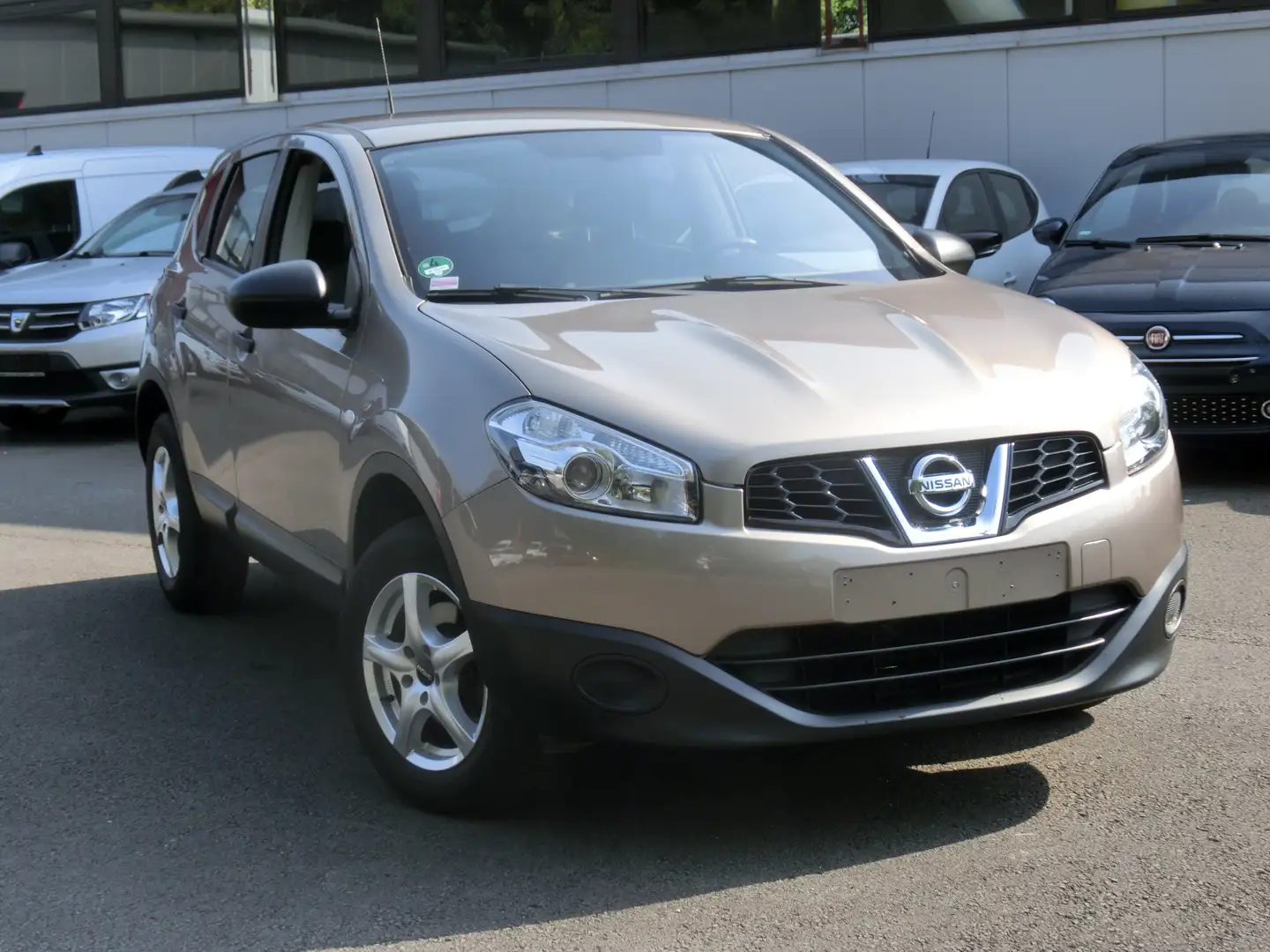 Nissan Qashqai 1.6l Acenta / Klimaanlage, Tel., ZV mit FB, LMF Bronzová - 1