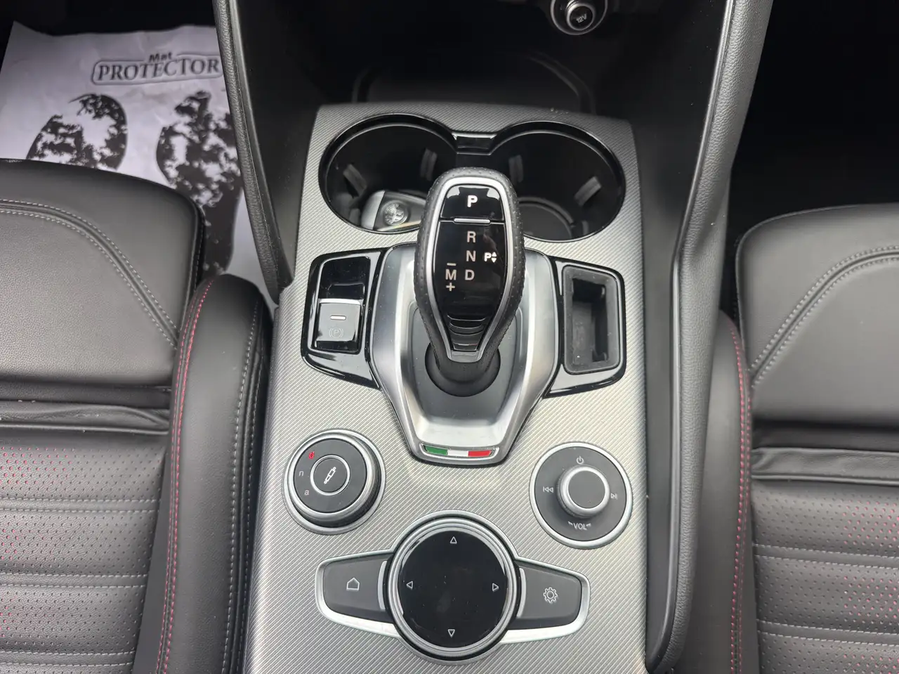 Alfa Romeo Giulia 2024 — фото 11