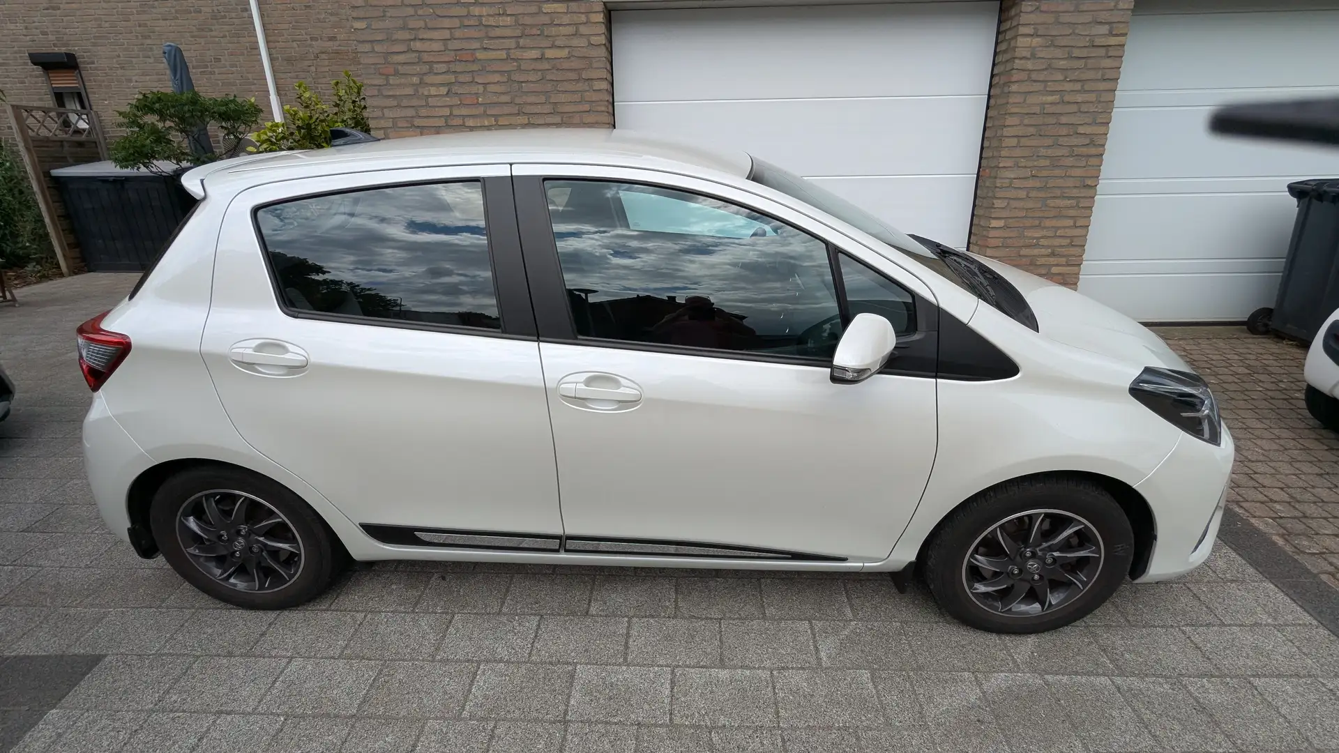 Toyota Yaris Hybrid Aspiration Wit - 1