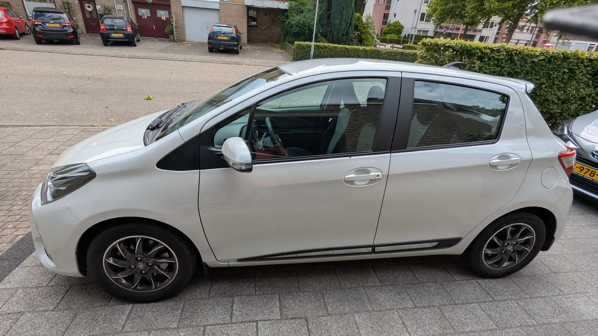 Toyota Yaris Hybrid Aspiration Wit - 2