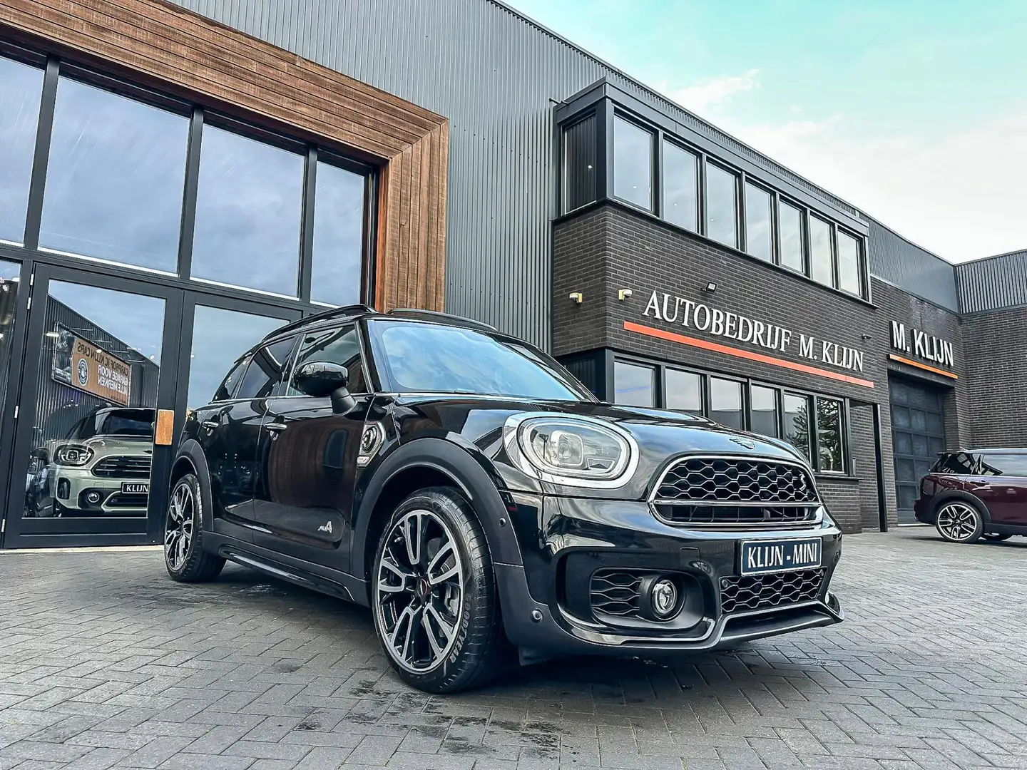 MINI Cooper SE Countryman Mini 2.0 ALL4 John Cooper Works Aut 220pk/Pano/Cam Zwart - 1