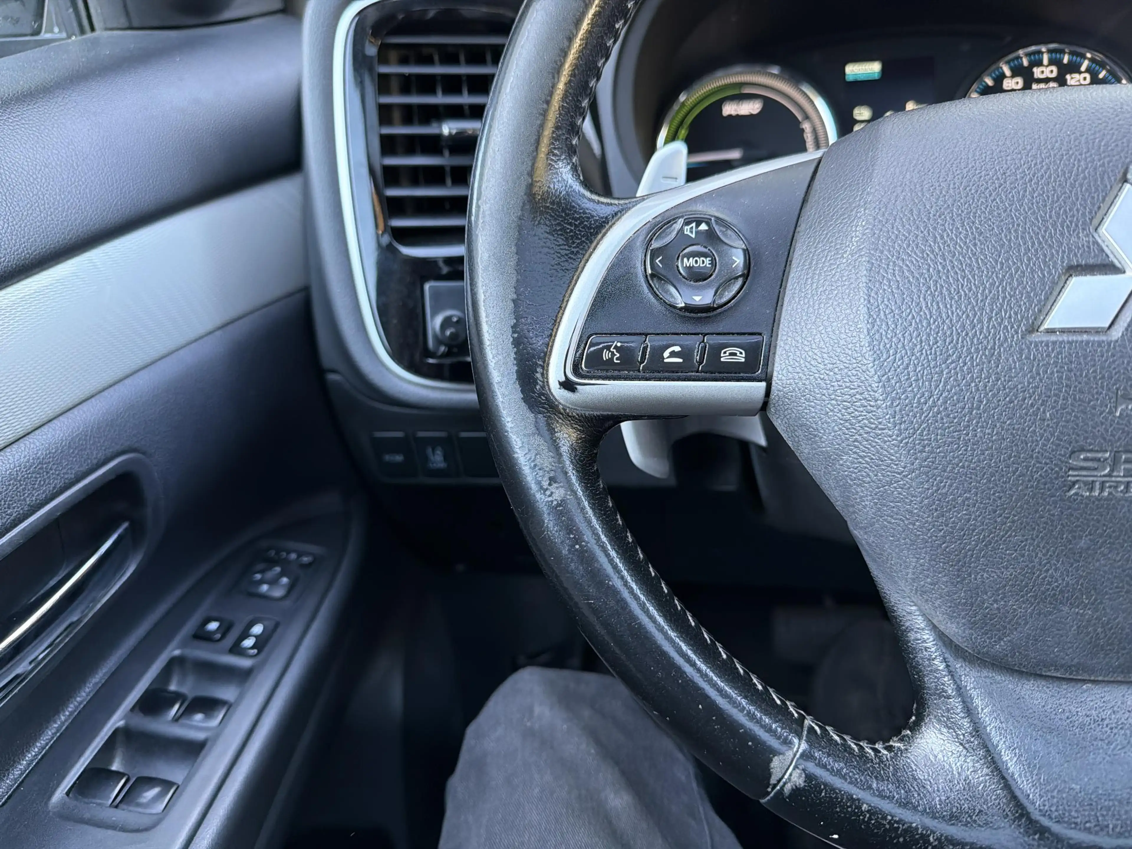 Mitsubishi Outlander 2.0 PHEV instyle+ | Schuif/Kanteldak | Leder | Cru — photo 10