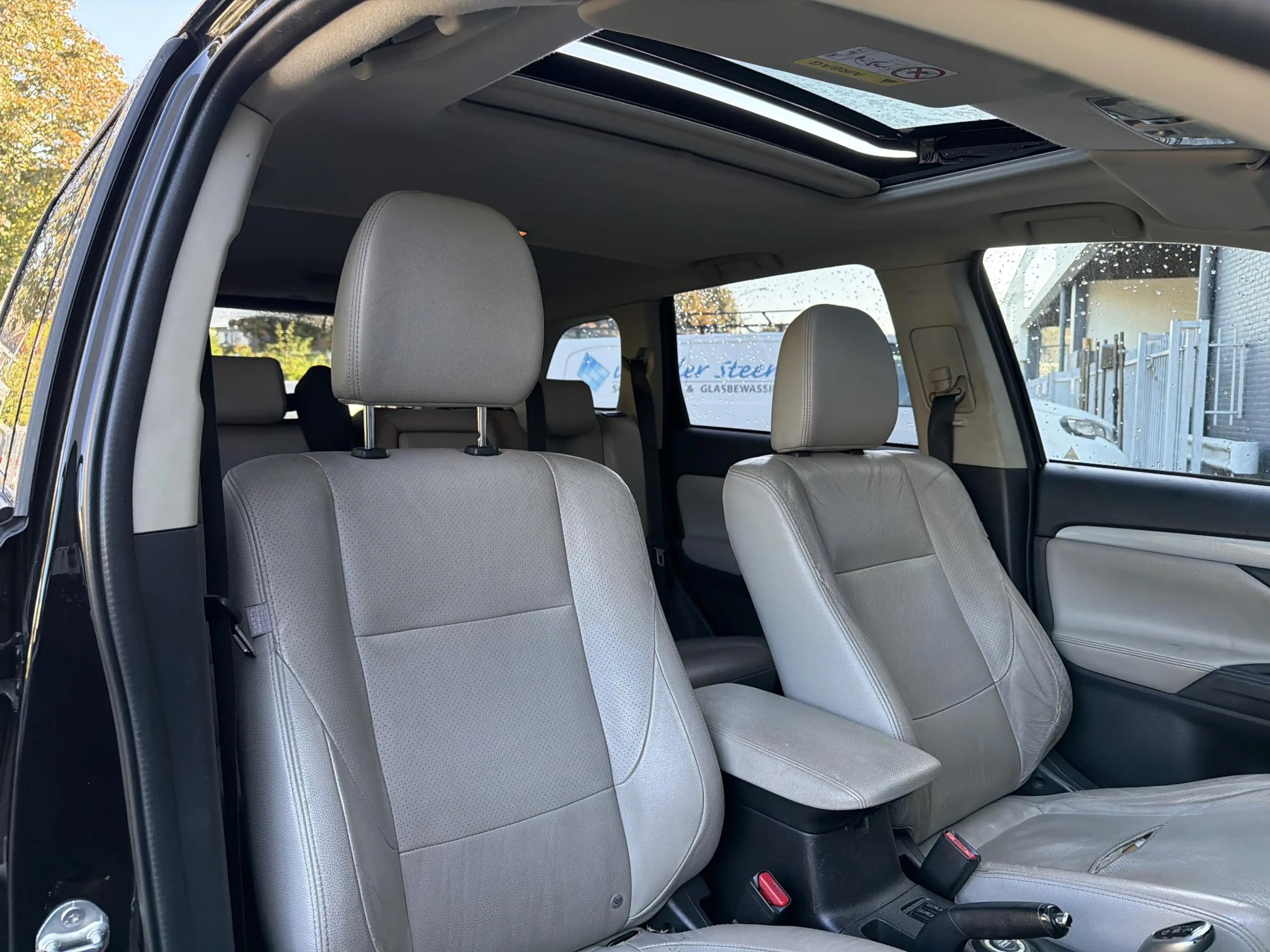 Mitsubishi Outlander 2.0 PHEV instyle+ | Schuif/Kanteldak | Leder | Cru — photo 4