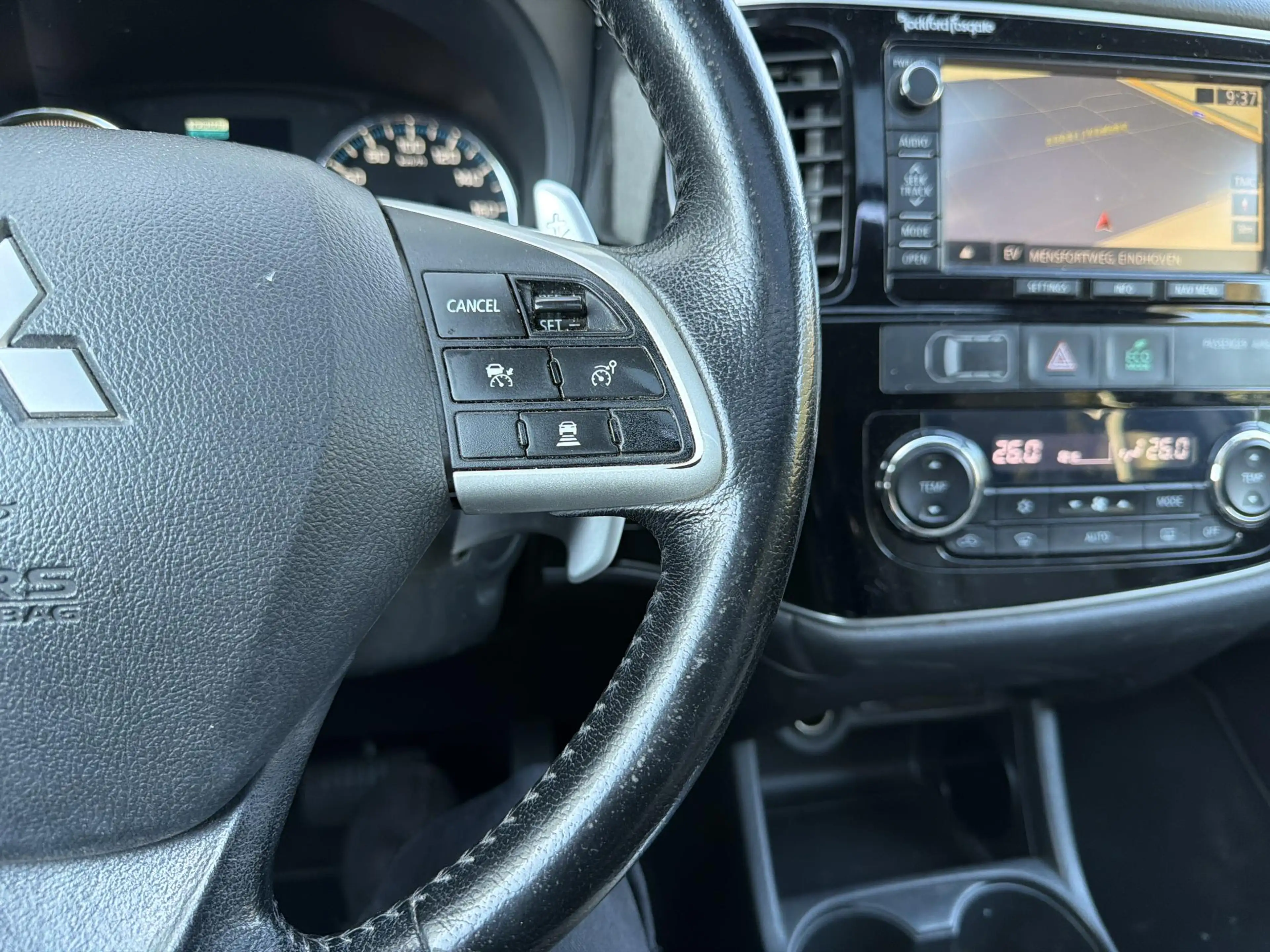 Mitsubishi Outlander 2.0 PHEV instyle+ | Schuif/Kanteldak | Leder | Cru — photo 11