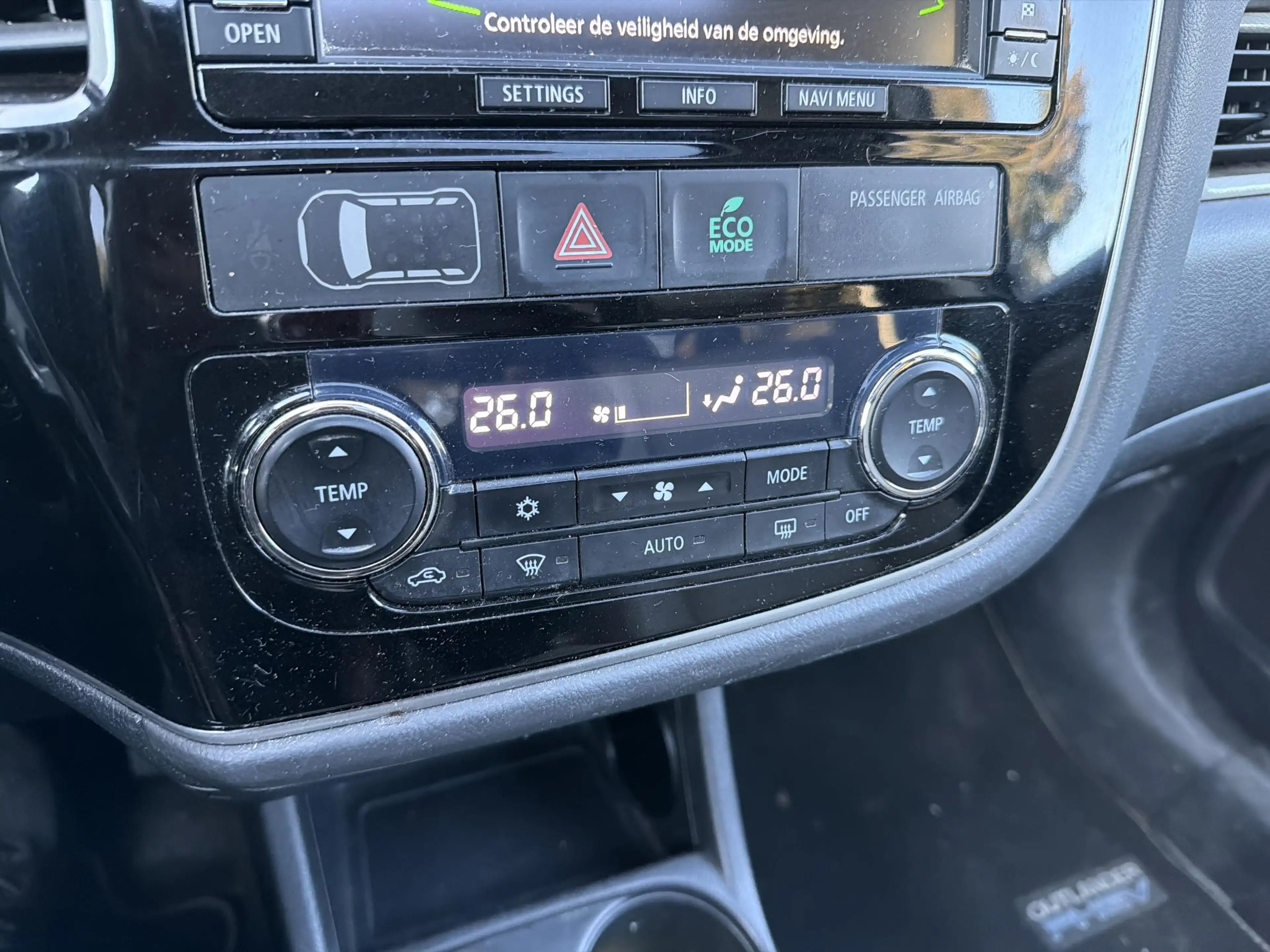 Mitsubishi Outlander 2.0 PHEV instyle+ | Schuif/Kanteldak | Leder | Cru — photo 13