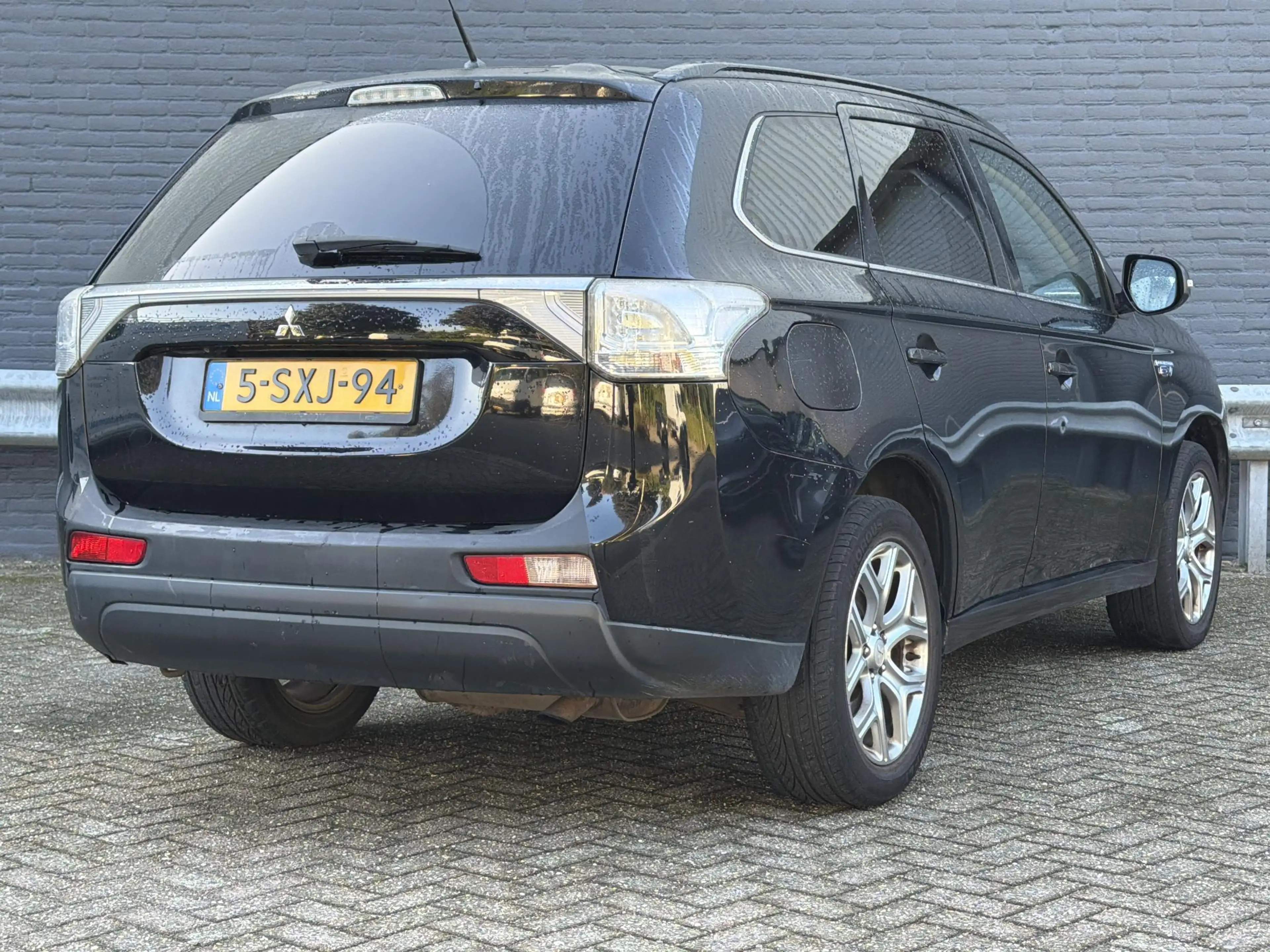 Mitsubishi Outlander 2.0 PHEV instyle+ | Schuif/Kanteldak | Leder | Cru — photo 2