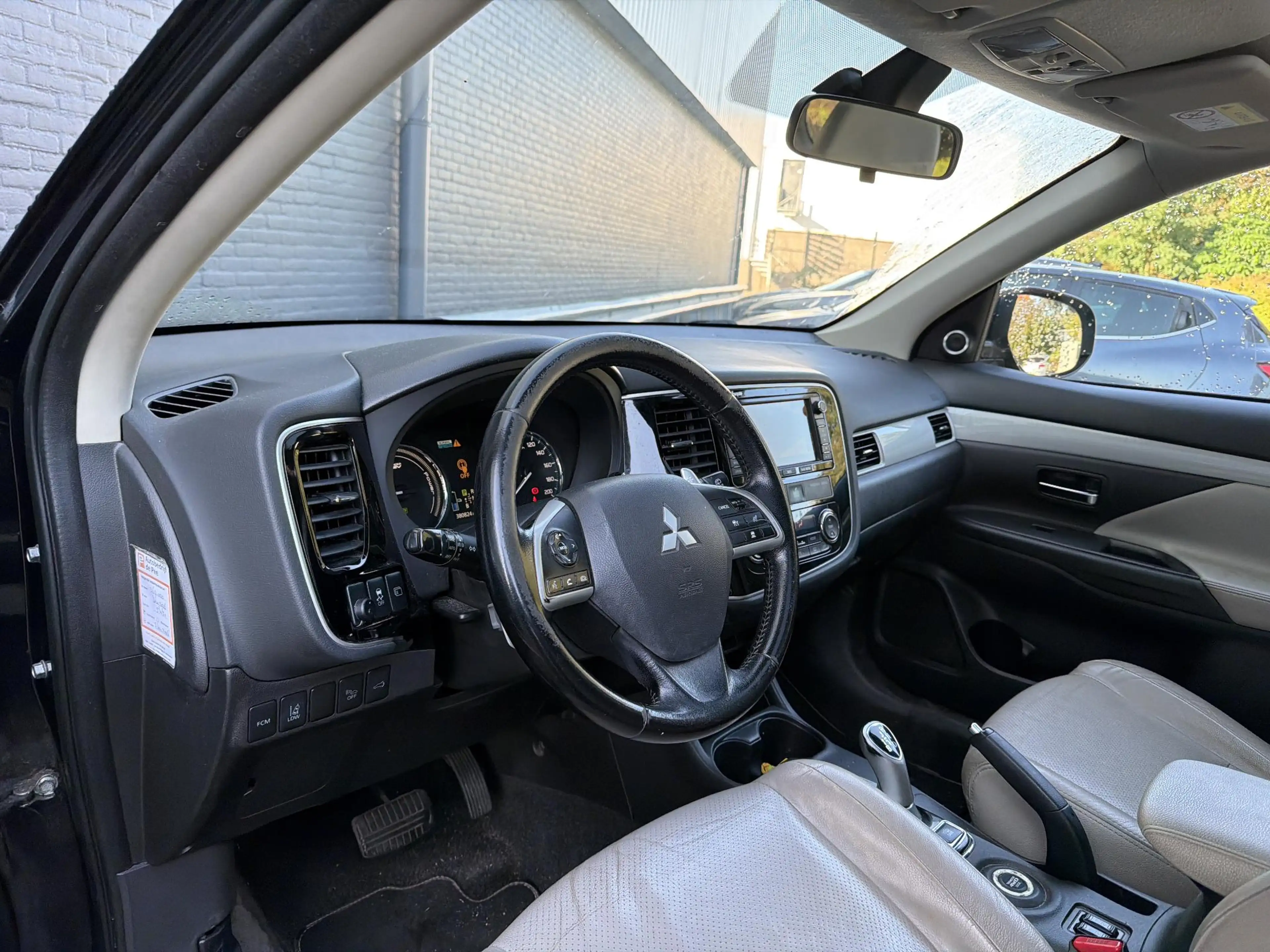 Mitsubishi Outlander 2.0 PHEV instyle+ | Schuif/Kanteldak | Leder | Cru — photo 3