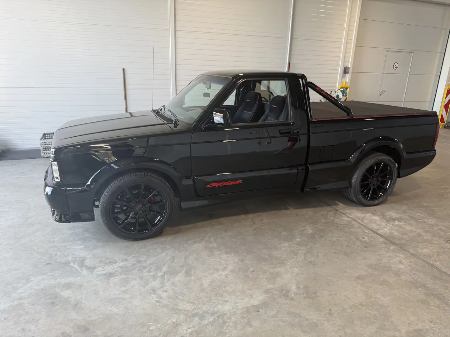 GMC Syclone Gmc Schwarz - 2