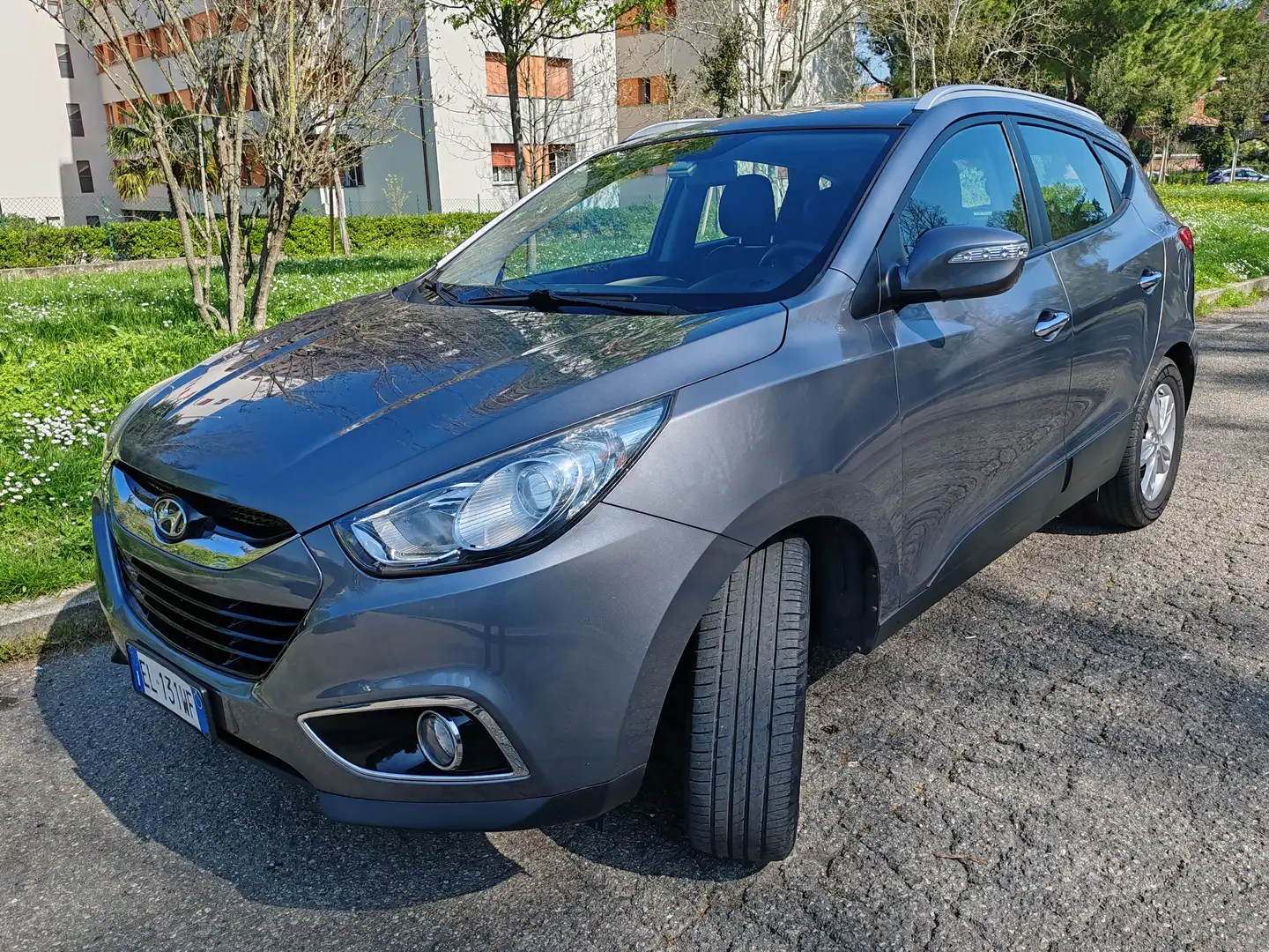 Hyundai iX35 ix35 2.0 crdi Comfort 2wd siva - 1