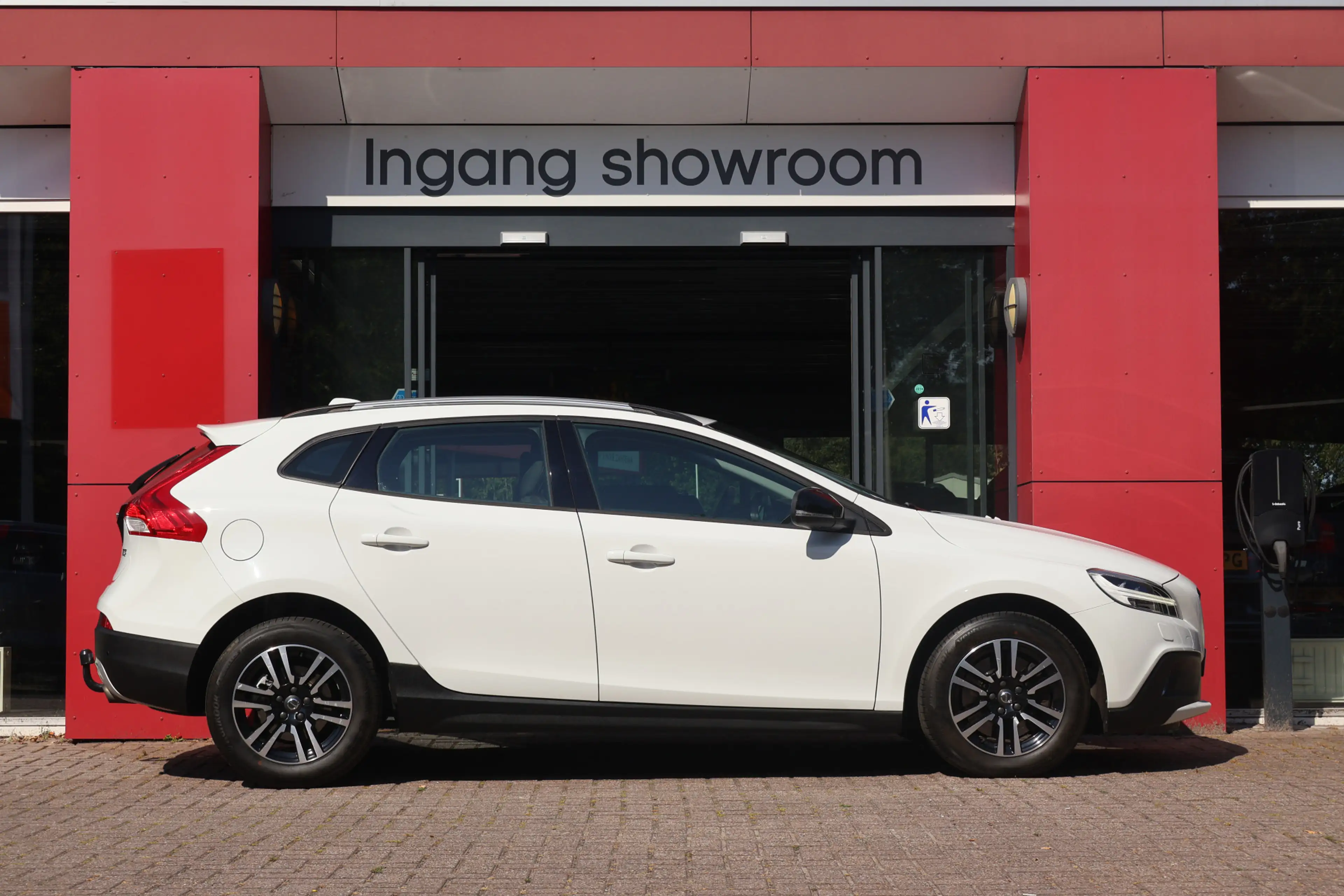 Volvo V40 Cross Country 1.5 T3 153pk Nordic+ Automaat | Trekhaak | Full LE — photo 3