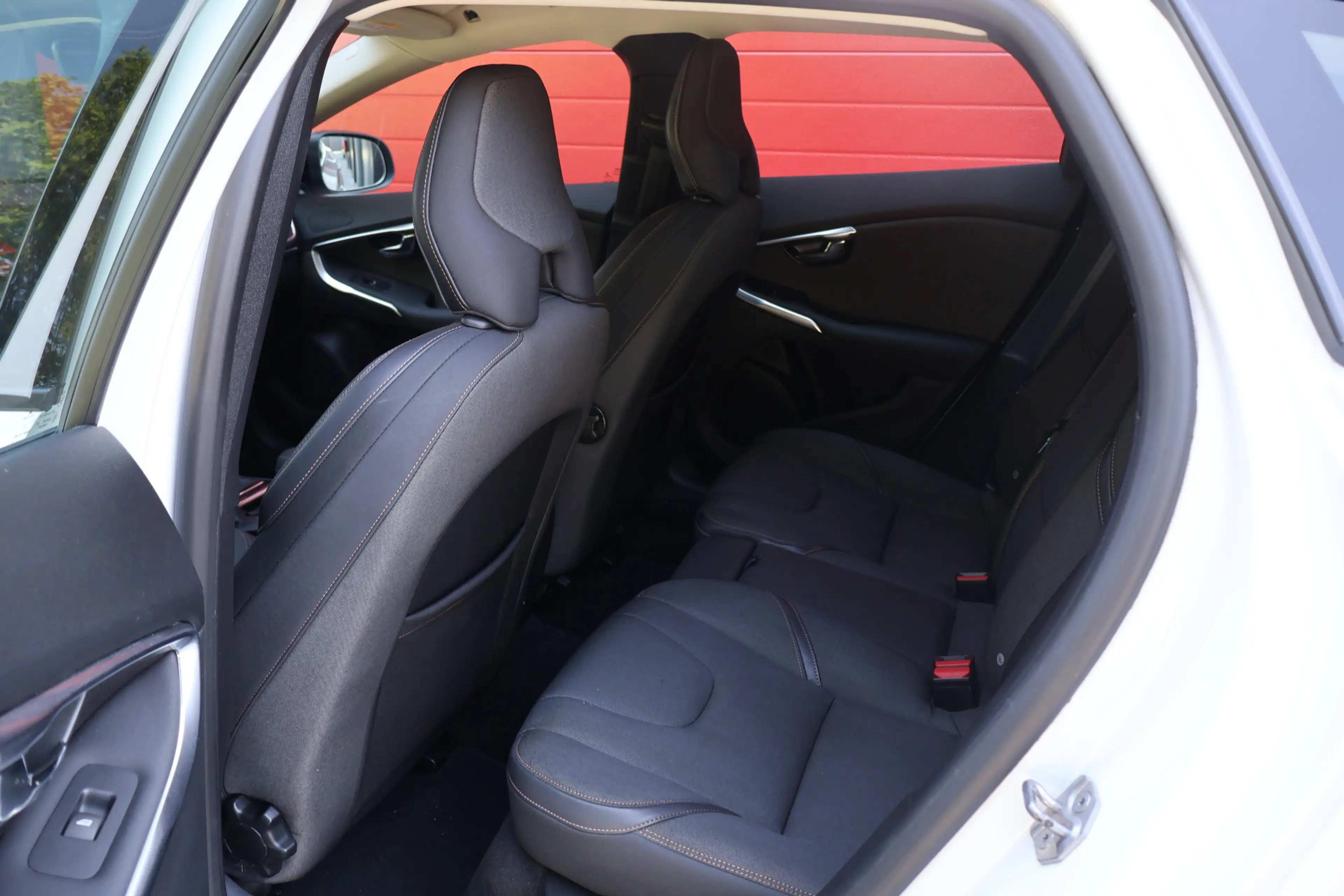 Volvo V40 Cross Country 1.5 T3 153pk Nordic+ Automaat | Trekhaak | Full LE — photo 19