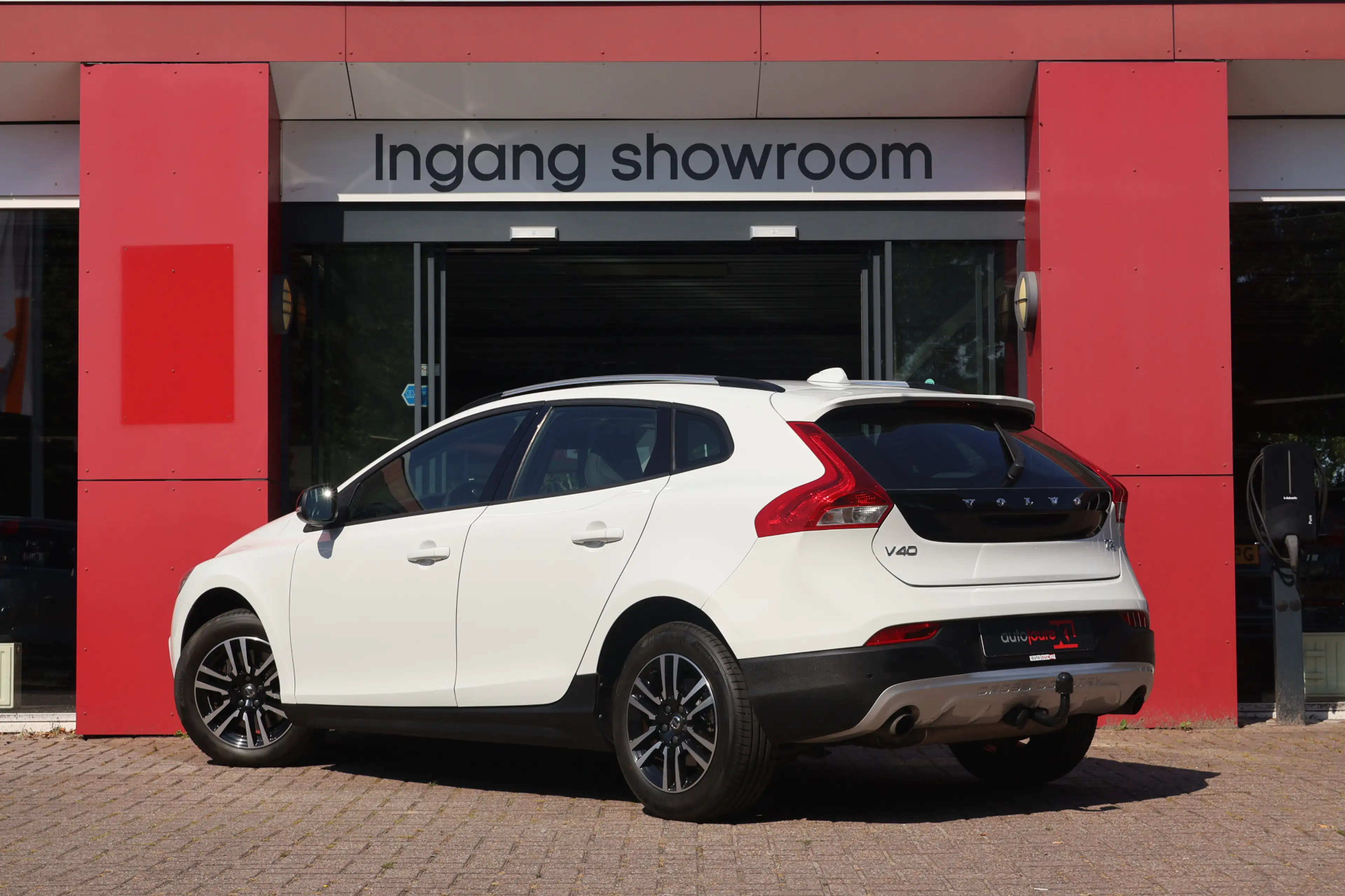 Volvo V40 Cross Country 1.5 T3 153pk Nordic+ Automaat | Trekhaak | Full LE — photo 4