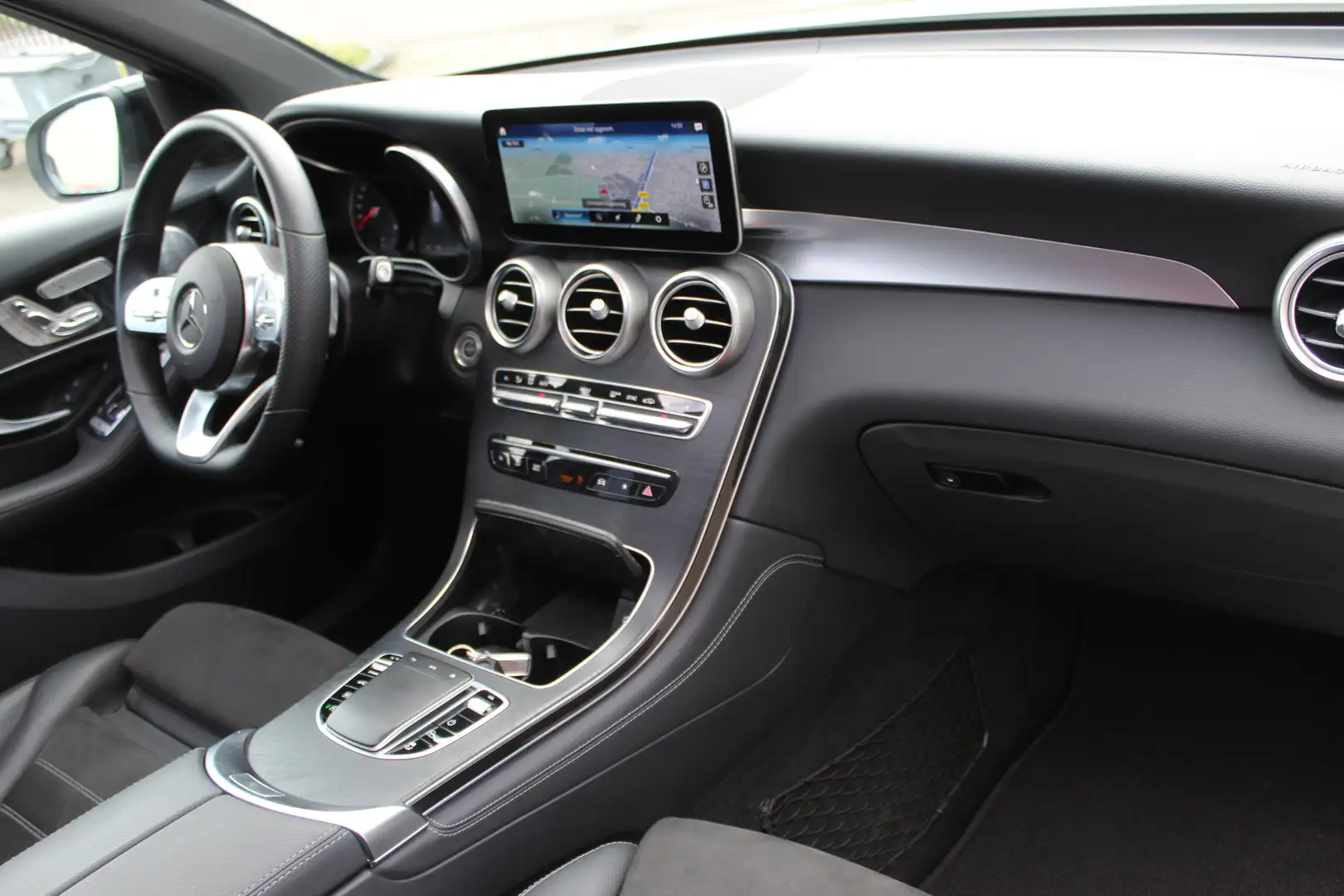 Mercedes-Benz GLC 300 4MATIC AMG Facelift Panoramadak/Luchtvering/Sfeerv Wit - 2
