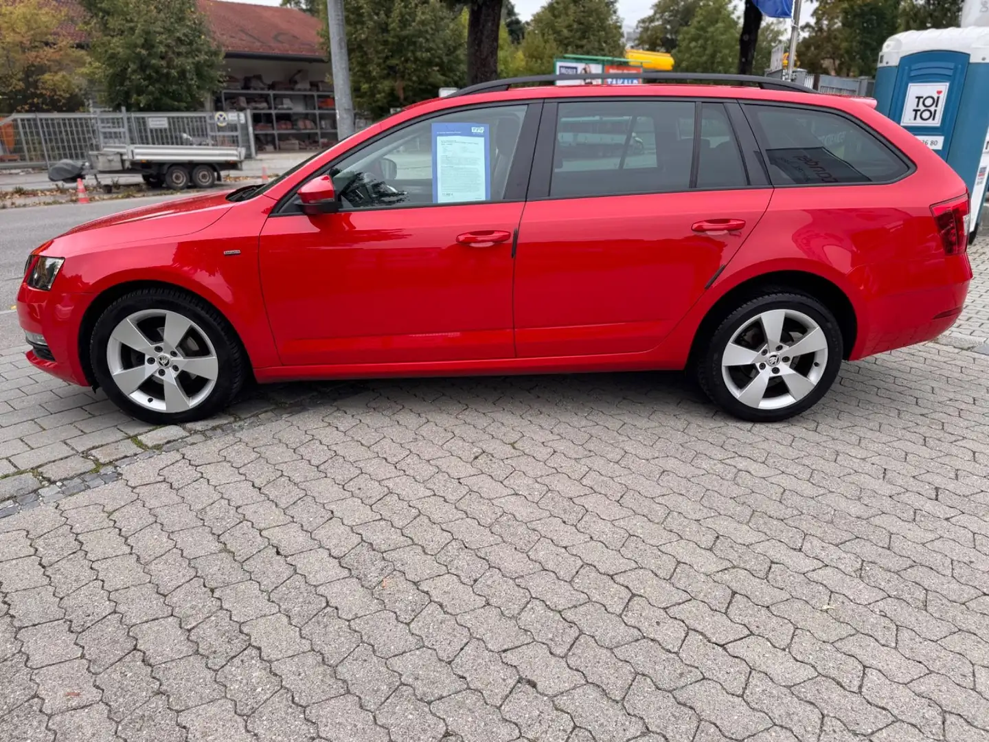 Skoda Octavia Kombi Clever 1,6TDI 17Zoll AHK 1.HAND Červená - 2